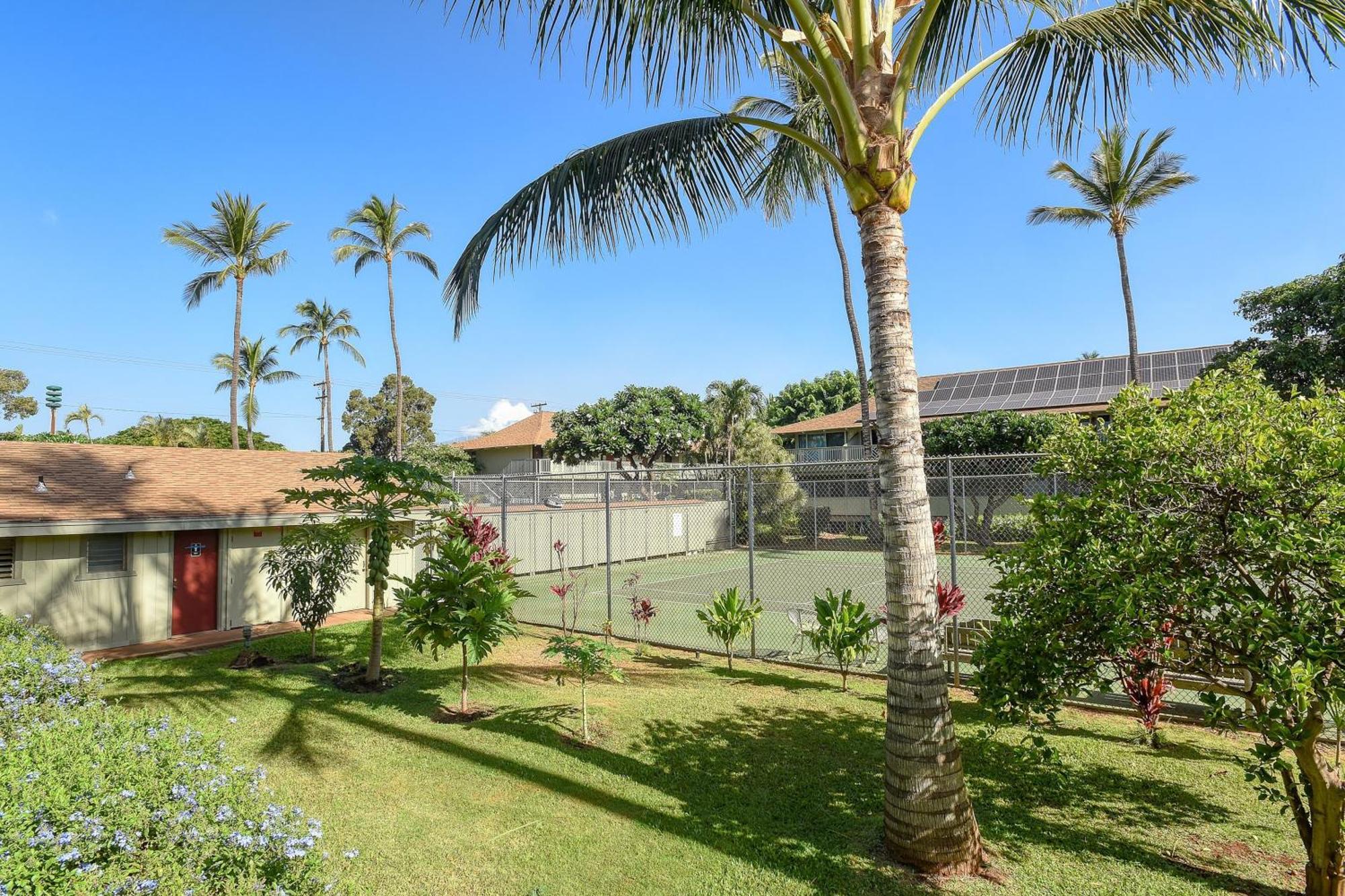 Kihei Bay Surf 140 Hotel Exterior photo